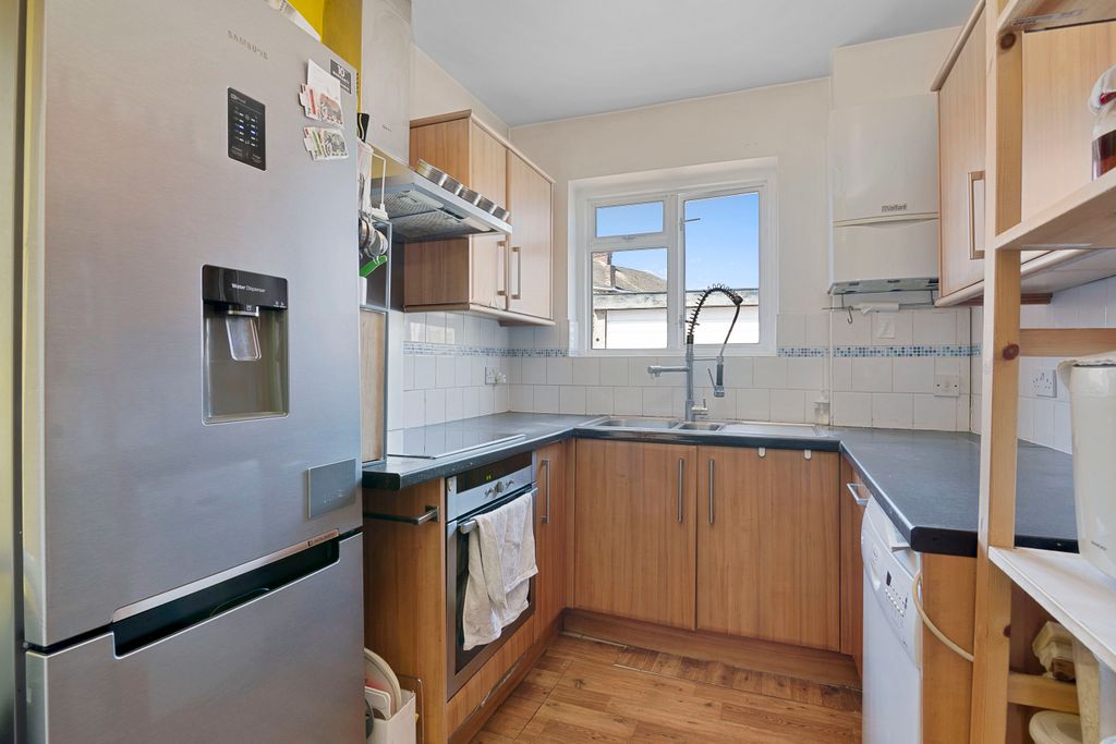 Property photo 2 of 25
