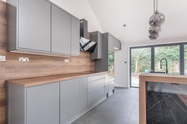 Property photo 3 of 8 Kitchen