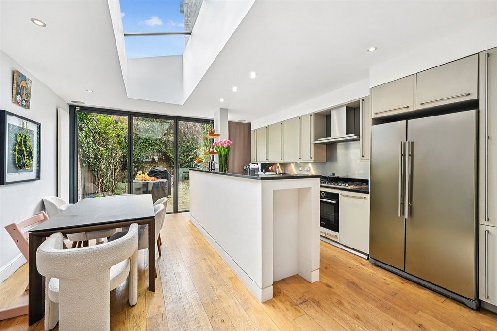 Property photo 2 of 10 Dining Area