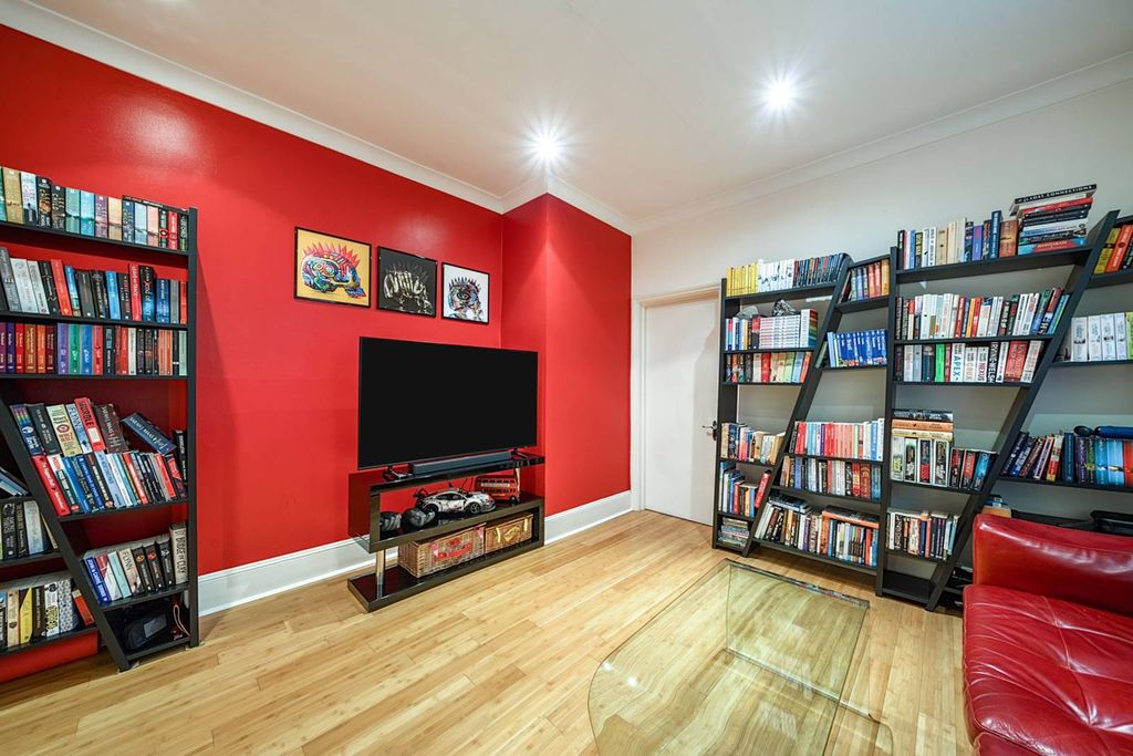 Property photo 1 of 8
