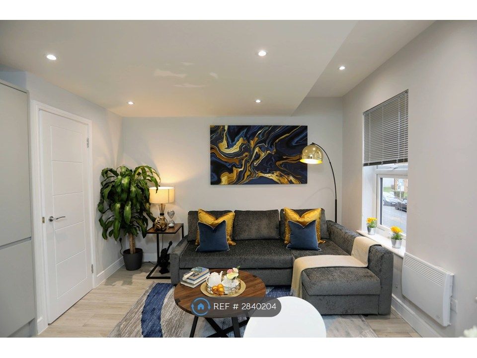 Property photo 2 of 28