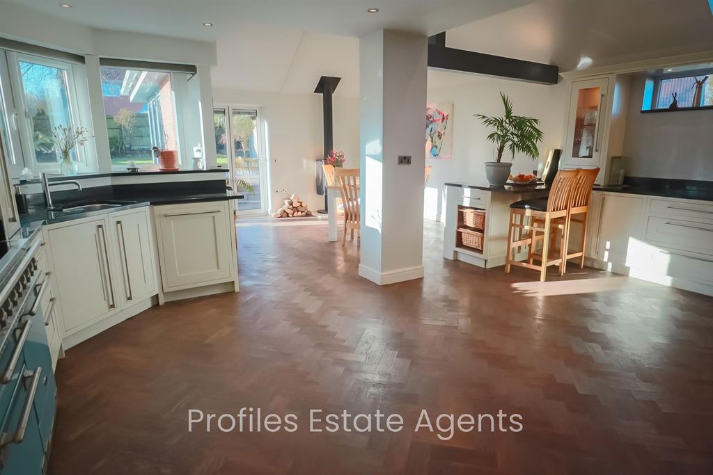 Property photo 3 of 43 9.Jpg