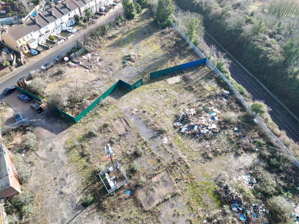 Property photo 3 of 6 Ieim2403.Jpg