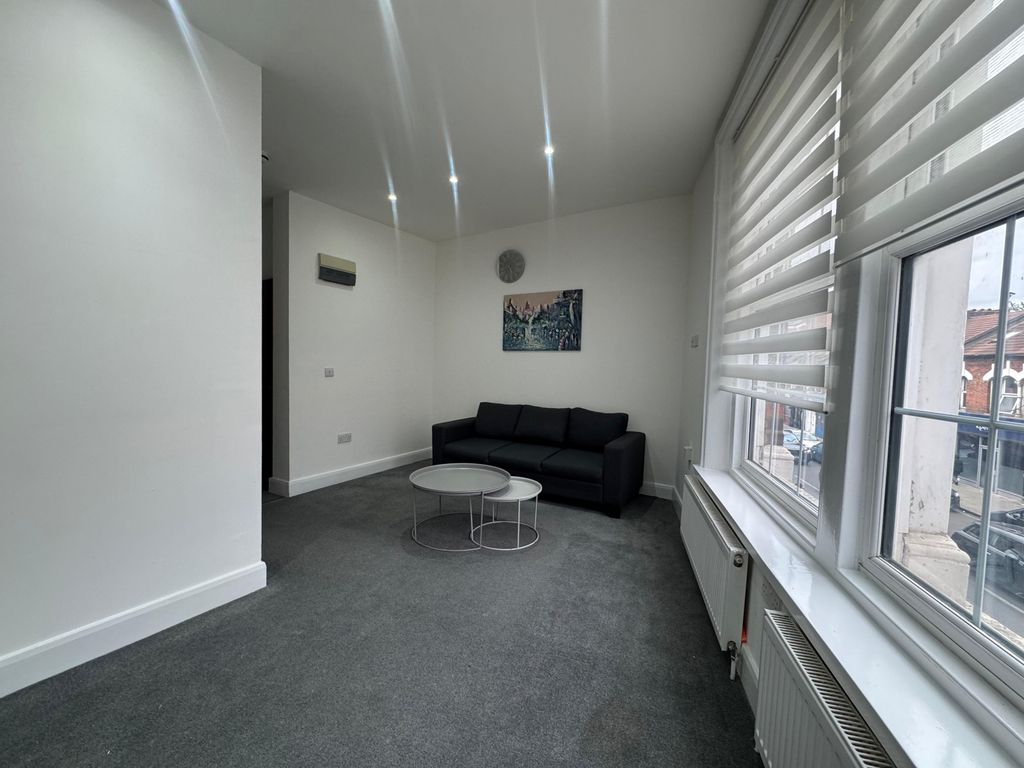 Property photo 1 of 6 2 Bedroom Flat For Rent