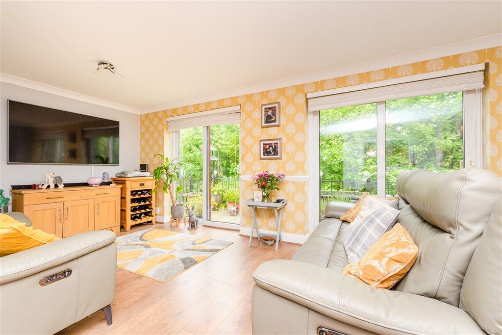 Property photo 3 of 17 Lounge/Diner