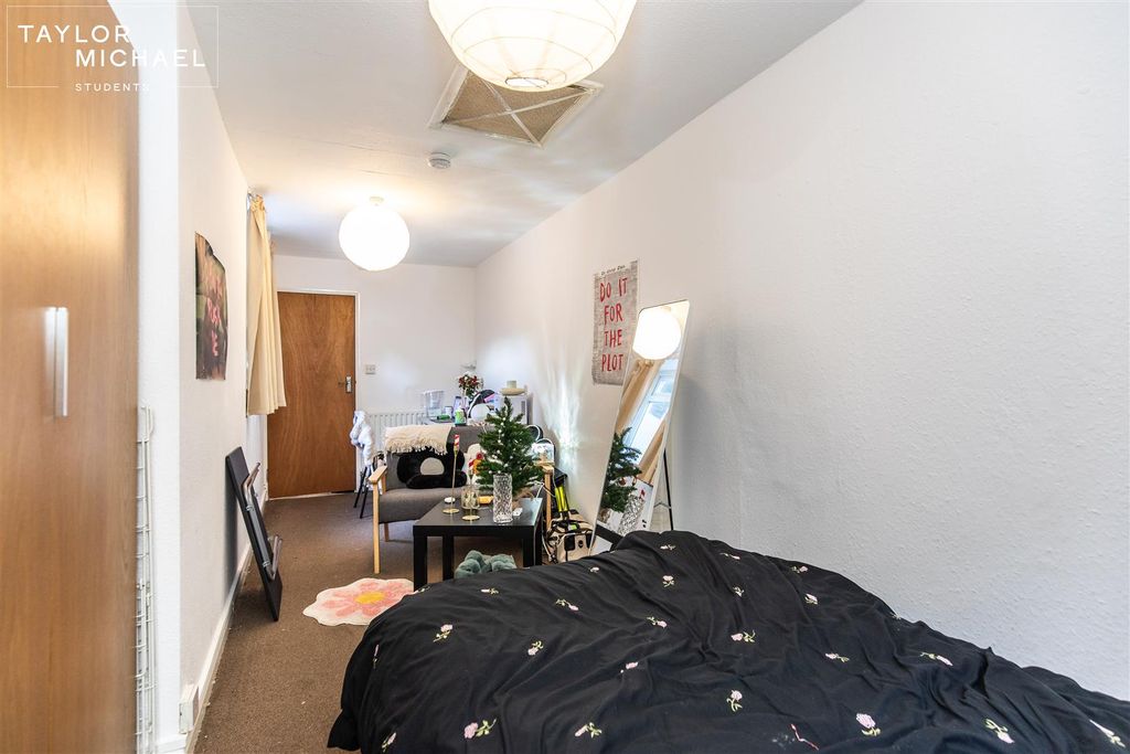 Property photo 2 of 7 Bedroom