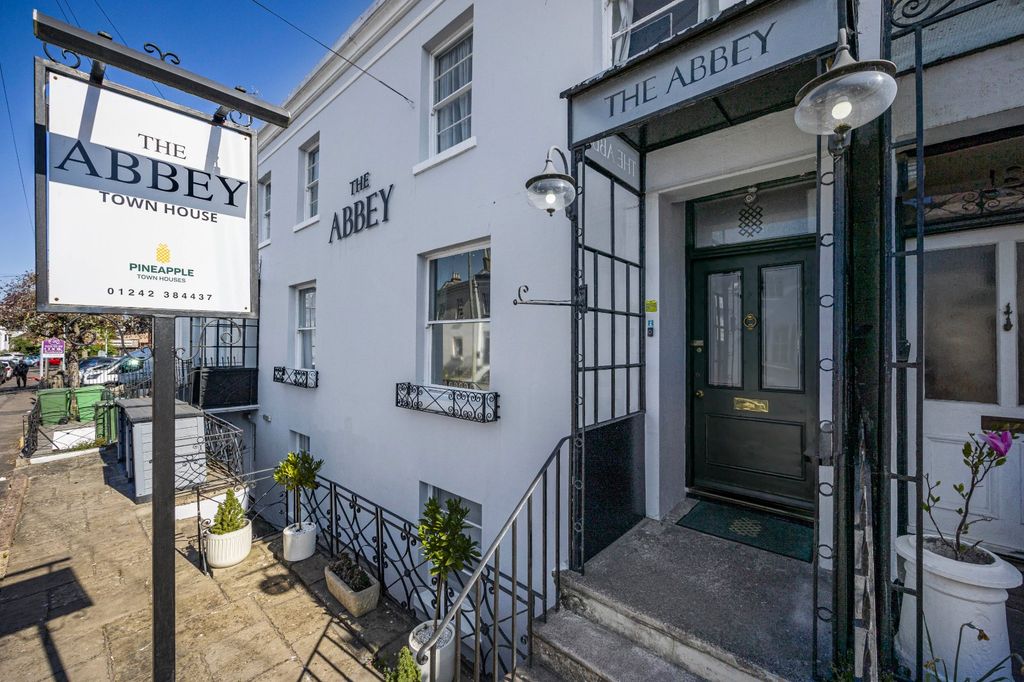 Property photo 2 of 29 Picture No. 62