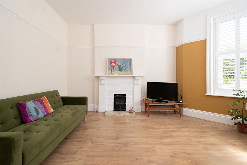 Property photo 2 of 16 Living Room