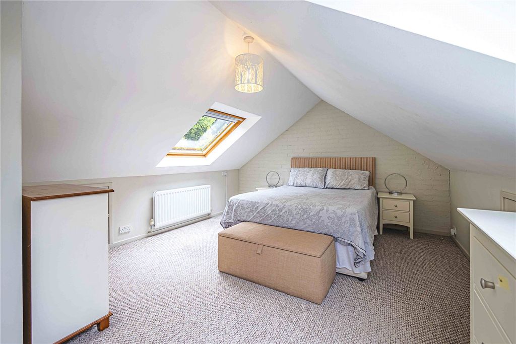 Property photo 2 of 27 Picture No. 21