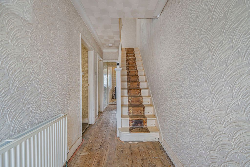 Property photo 2 of 25 Entrance Hall