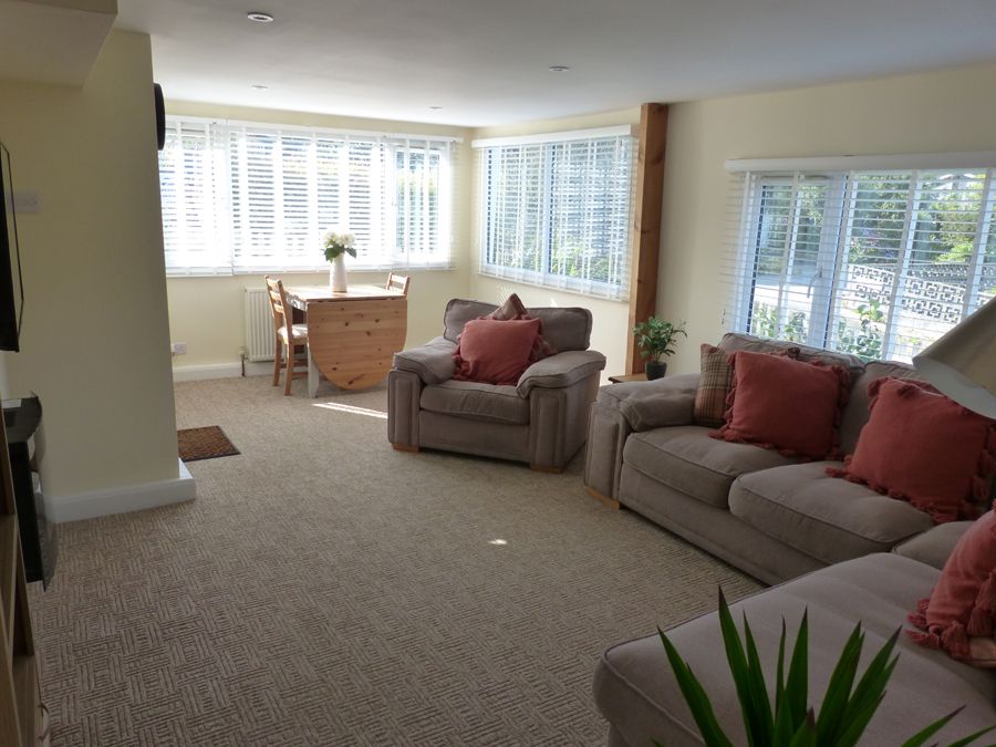 Property photo 2 of 19 Lounge