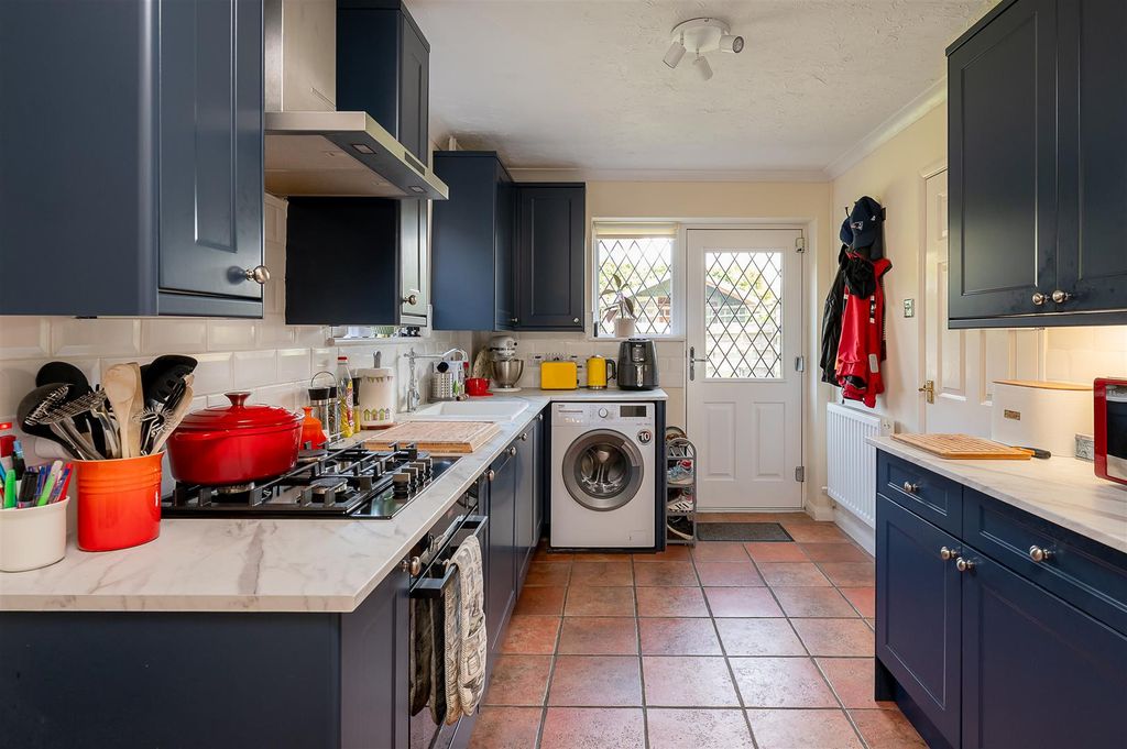 Property photo 3 of 16 Kitchen