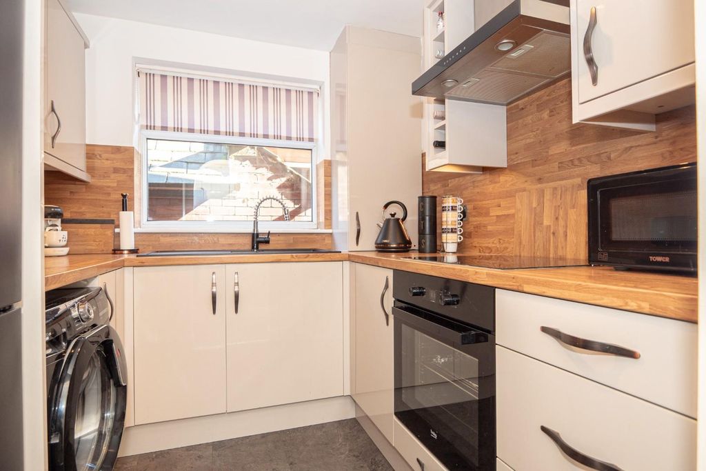 Property photo 2 of 15 Kitchen