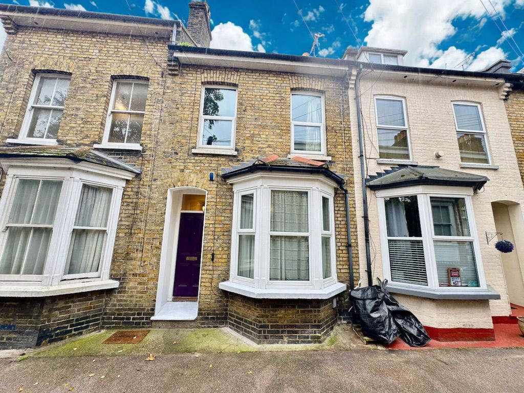 Property photo 1 of 8