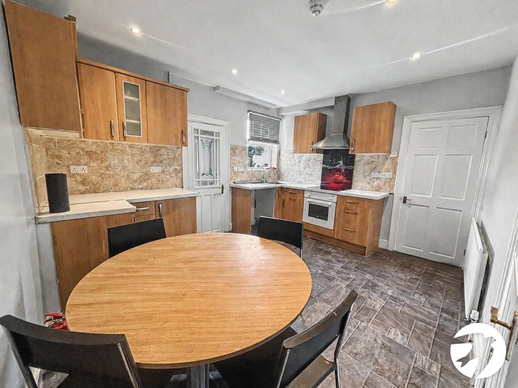 Property photo 3 of 10 Picture No. 05