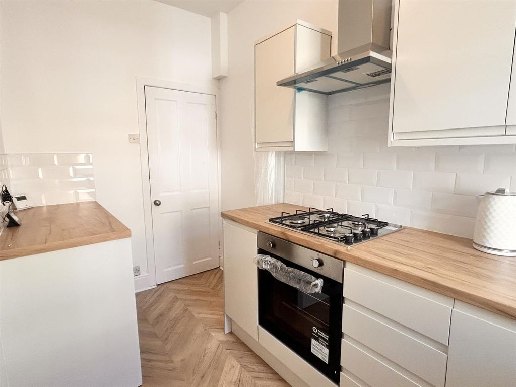 Property photo 3 of 10 Kitchen 1.Jpg