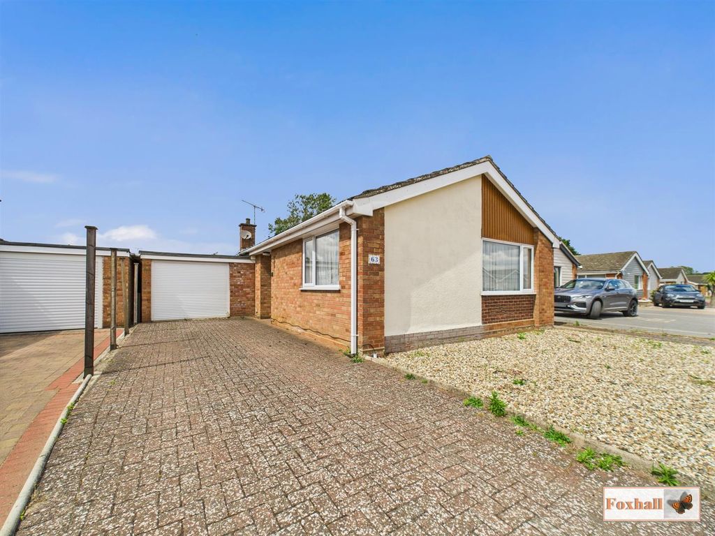Property photo 1 of 13 Front Garden &amp; Garage