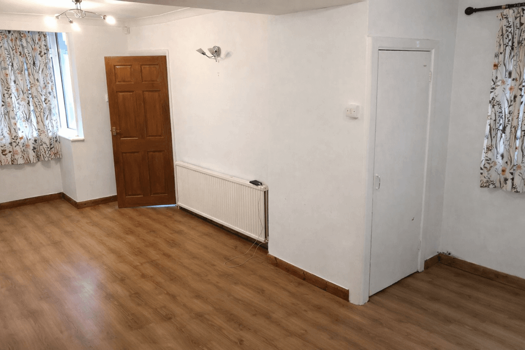 Property photo 2 of 7 Gallery