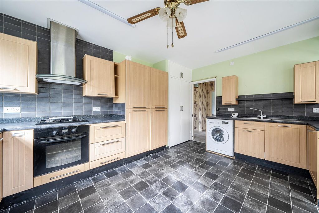 Property photo 2 of 14 Kitchen