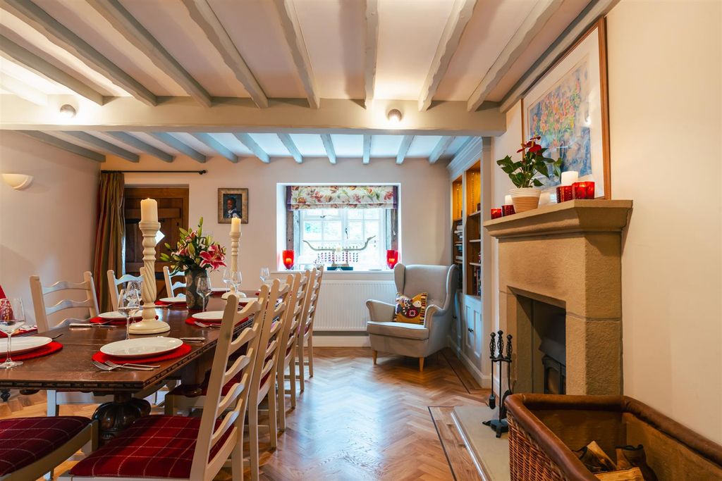 Property photo 3 of 60 Dining Room