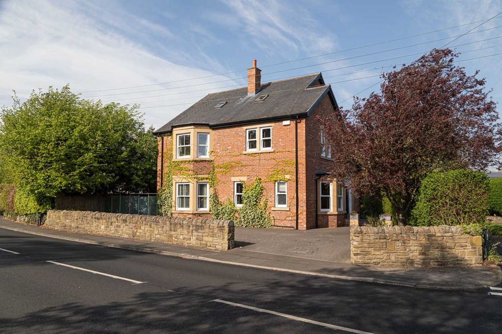 Property photo 2 of 29