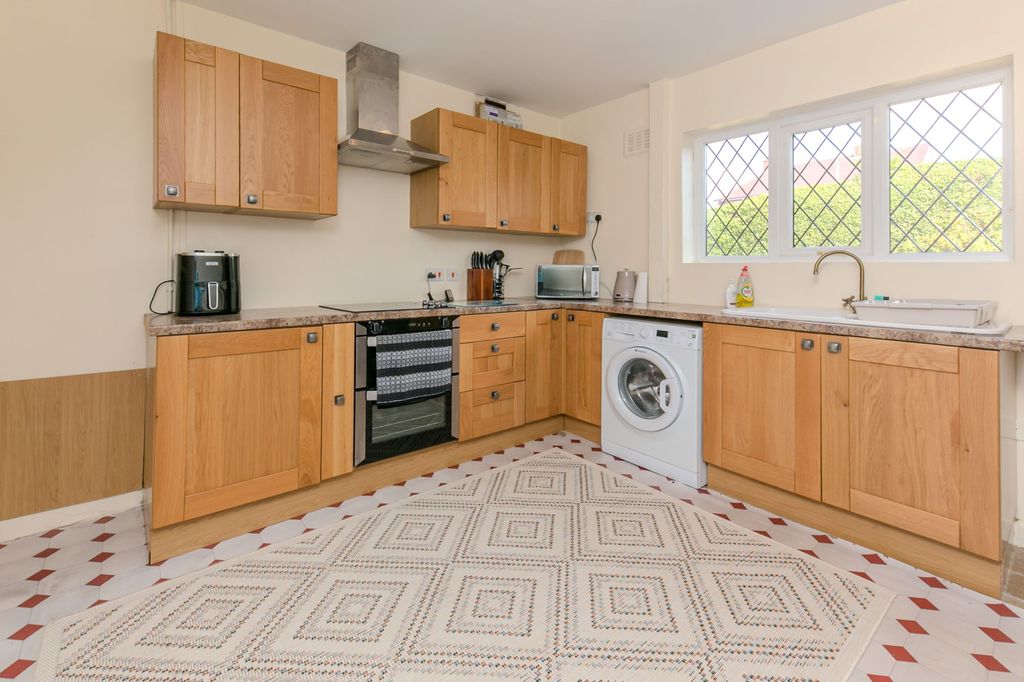 Property photo 3 of 24