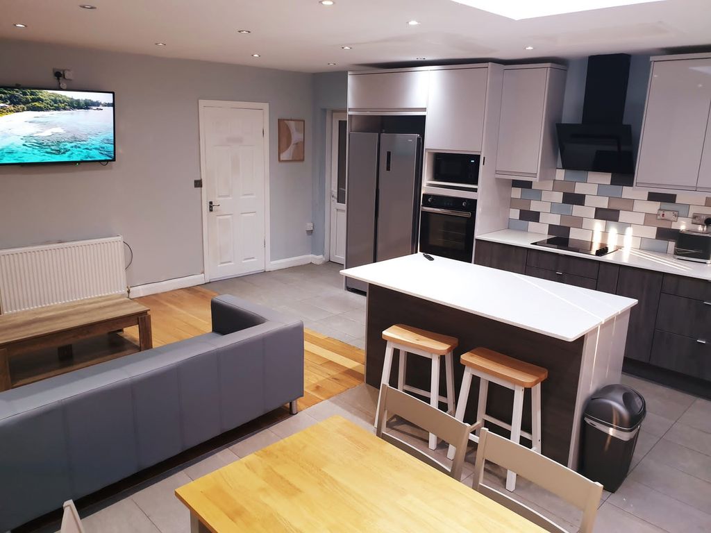 Property photo 2 of 13 Kitchen