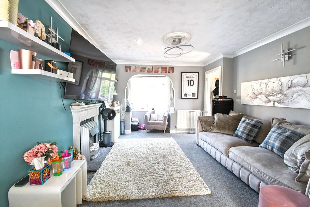 Property photo 2 of 17