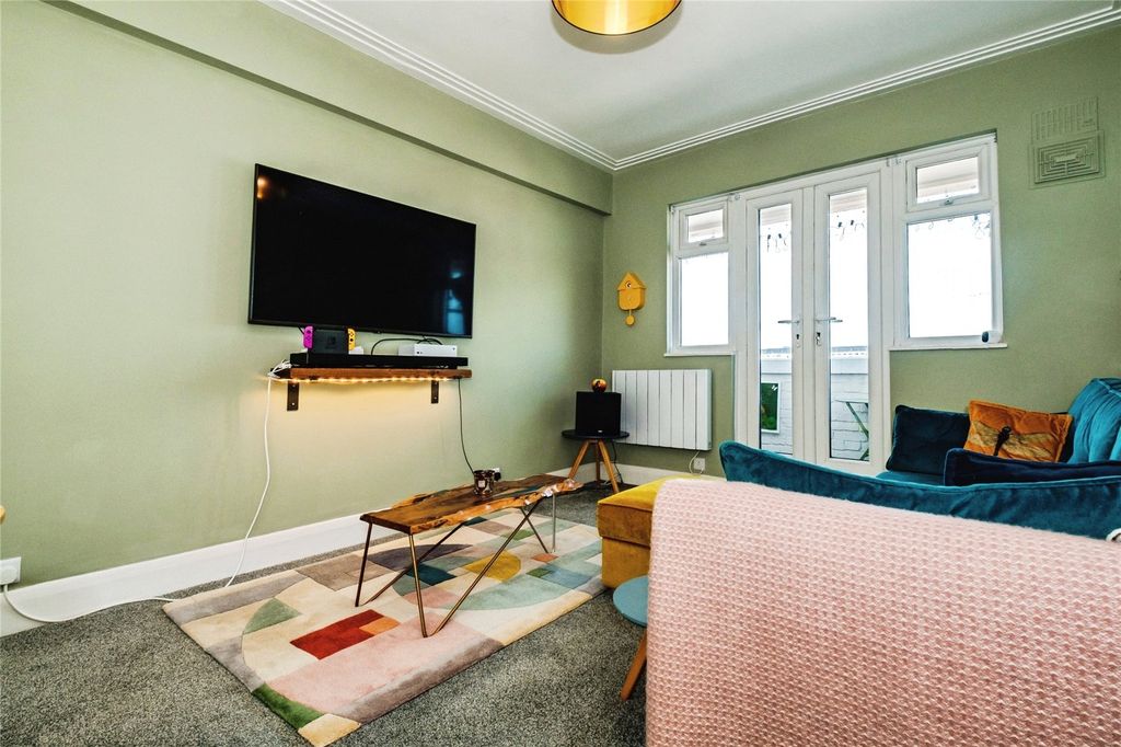 Property photo 3 of 16 Picture No. 32