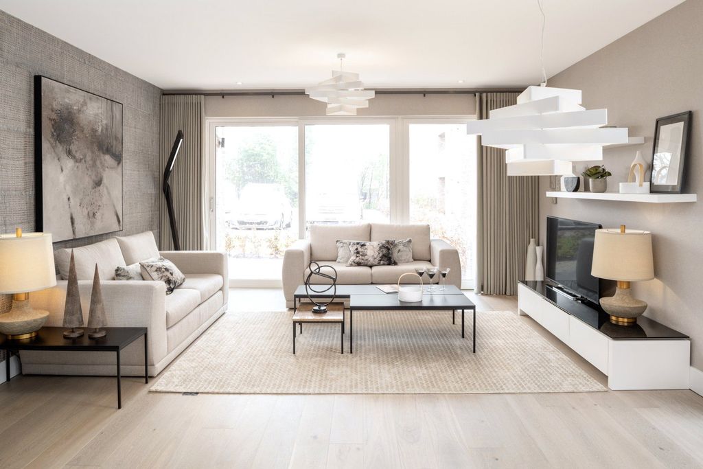 Property photo 1 of 10 Living/Kitchen