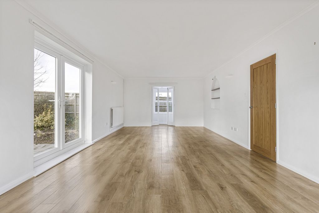 Property photo 2 of 24