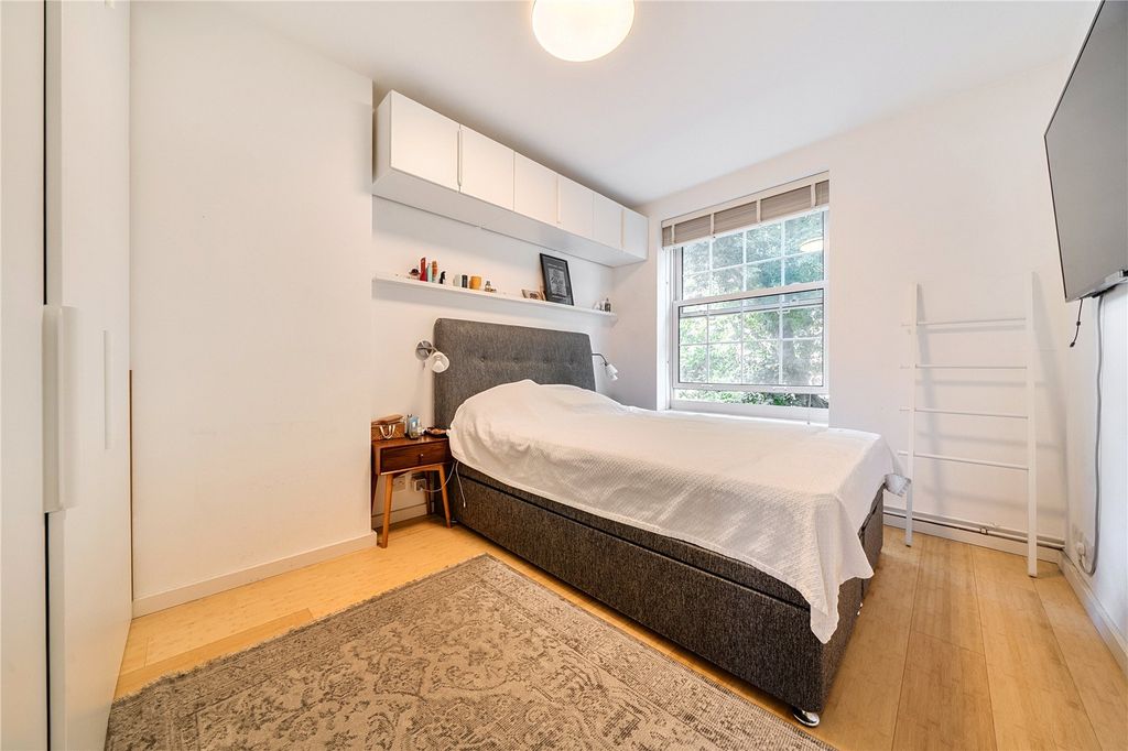 Property photo 2 of 15 Bedroom
