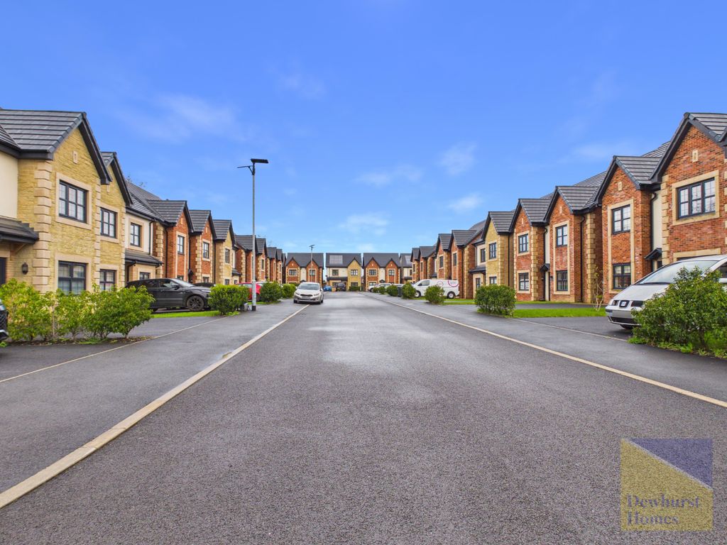 Property photo 2 of 32