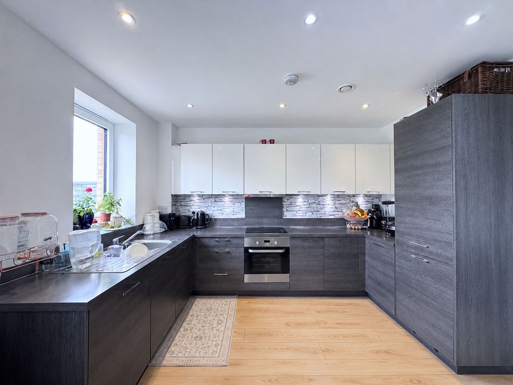 Property photo 2 of 17 Kitchen