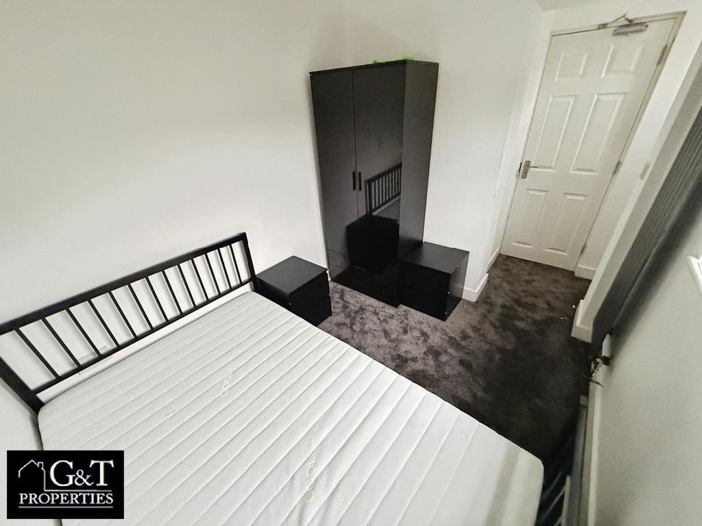 Property photo 1 of 12 Double Bedroom