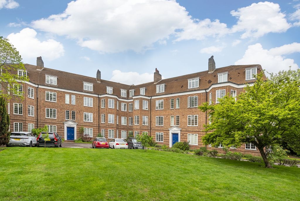 Property photo 1 of 8 Beresford Court
