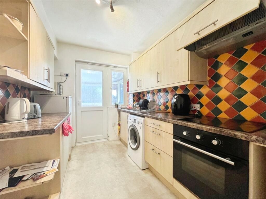 Property photo 2 of 10 Kitchen