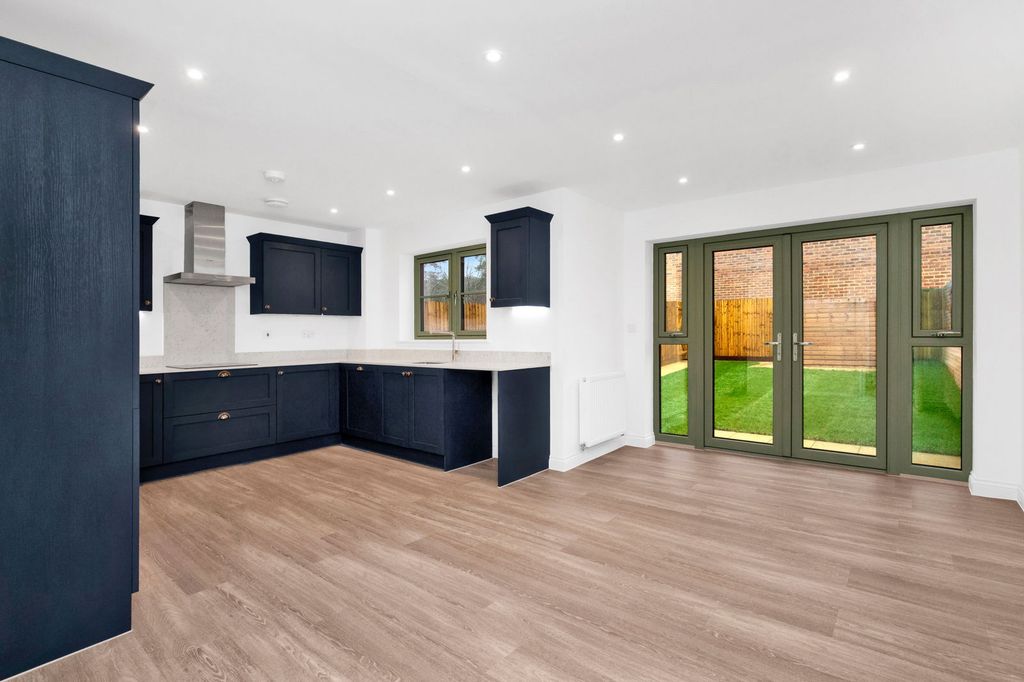 Property photo 2 of 24