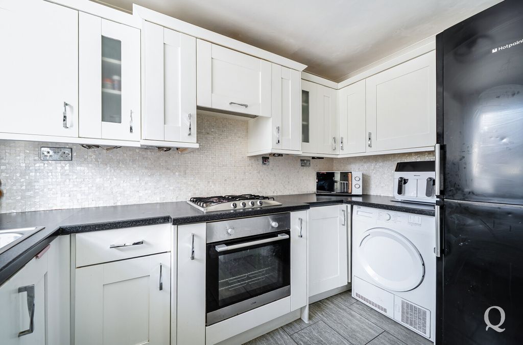 Property photo 2 of 22 3B9Ed3B3-B2Be-431...