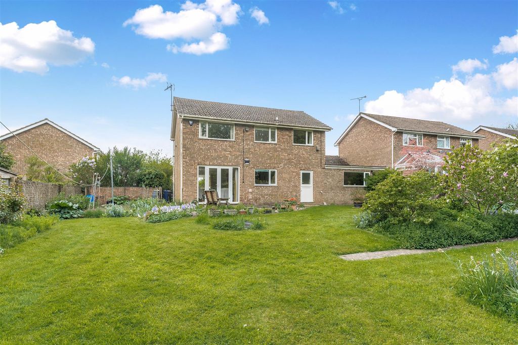 Property photo 2 of 20 30 Chipperfield Park Road, Bloxham-18.Jpg