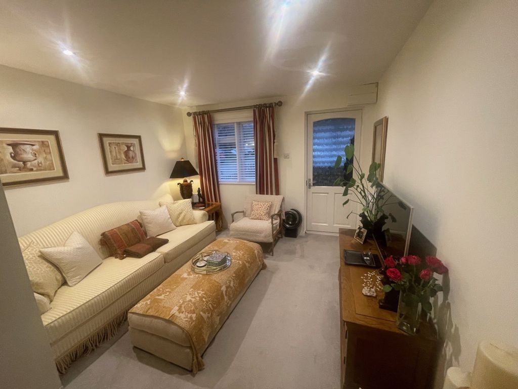 Property photo 3 of 6 Photo 2