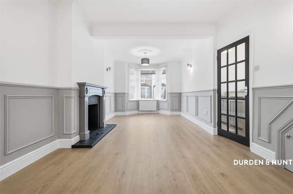 Property photo 2 of 24 Douglas Road