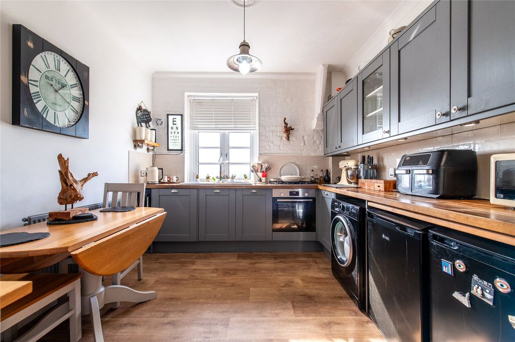 Property photo 3 of 26 Picture No. 11