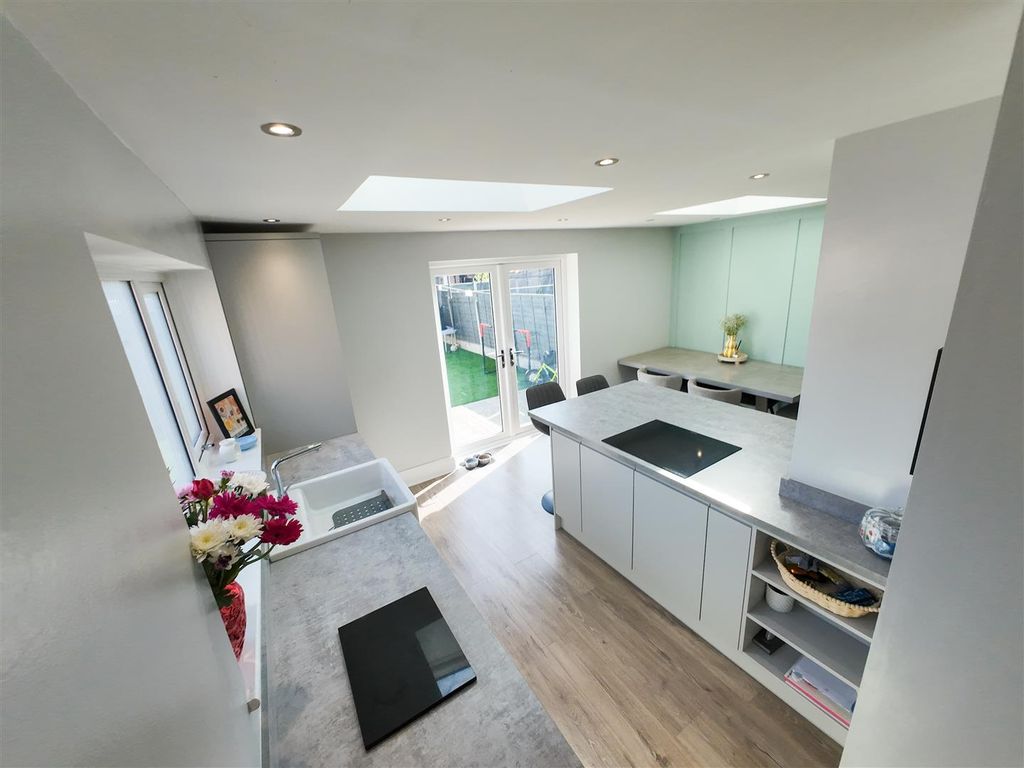 Property photo 3 of 26 Kitchen/Diner