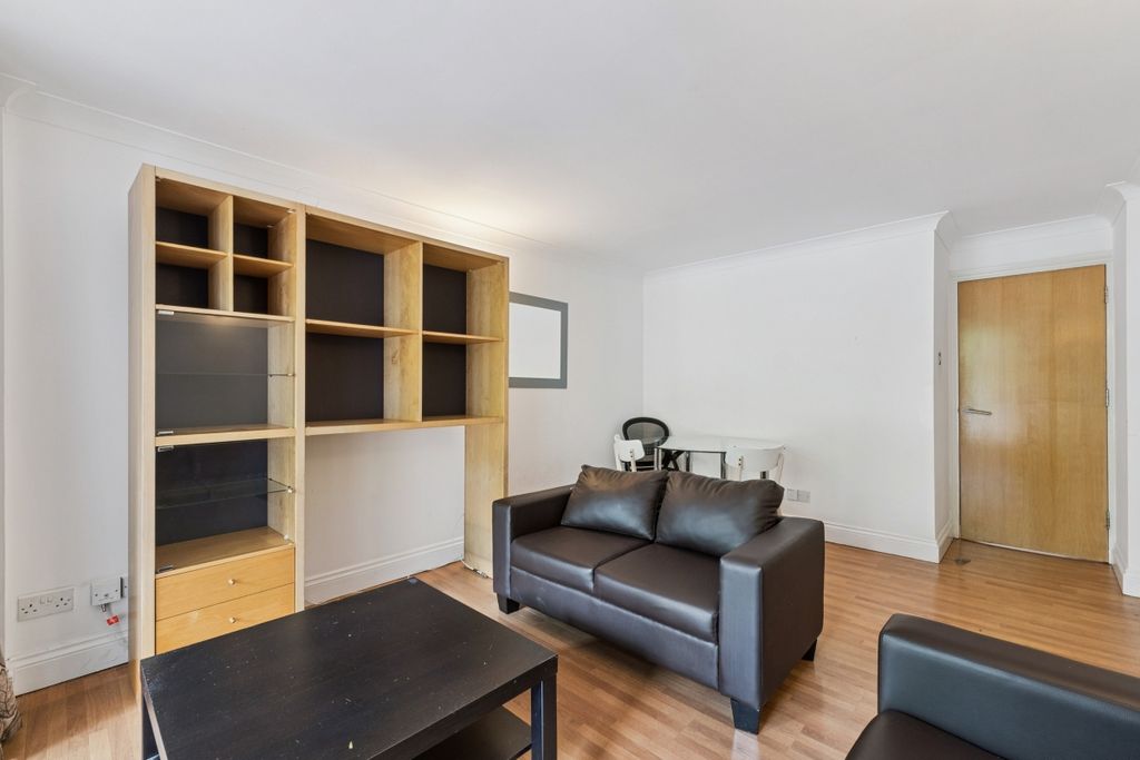 Property photo 2 of 10 7 (29)