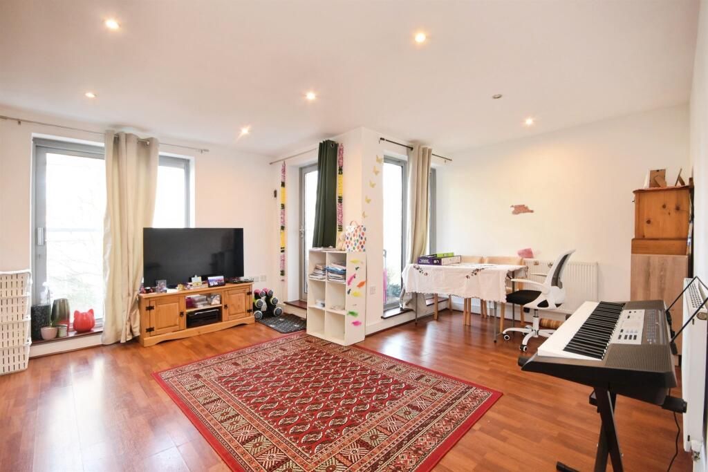 Property photo 3 of 9 Living Room