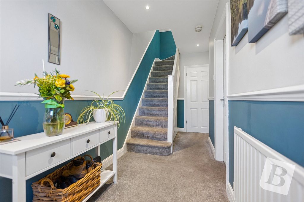 Property photo 2 of 12 Entrance Hall