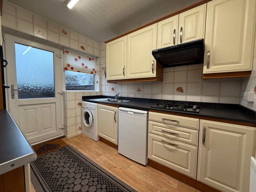 Property photo 2 of 10 Kitchen