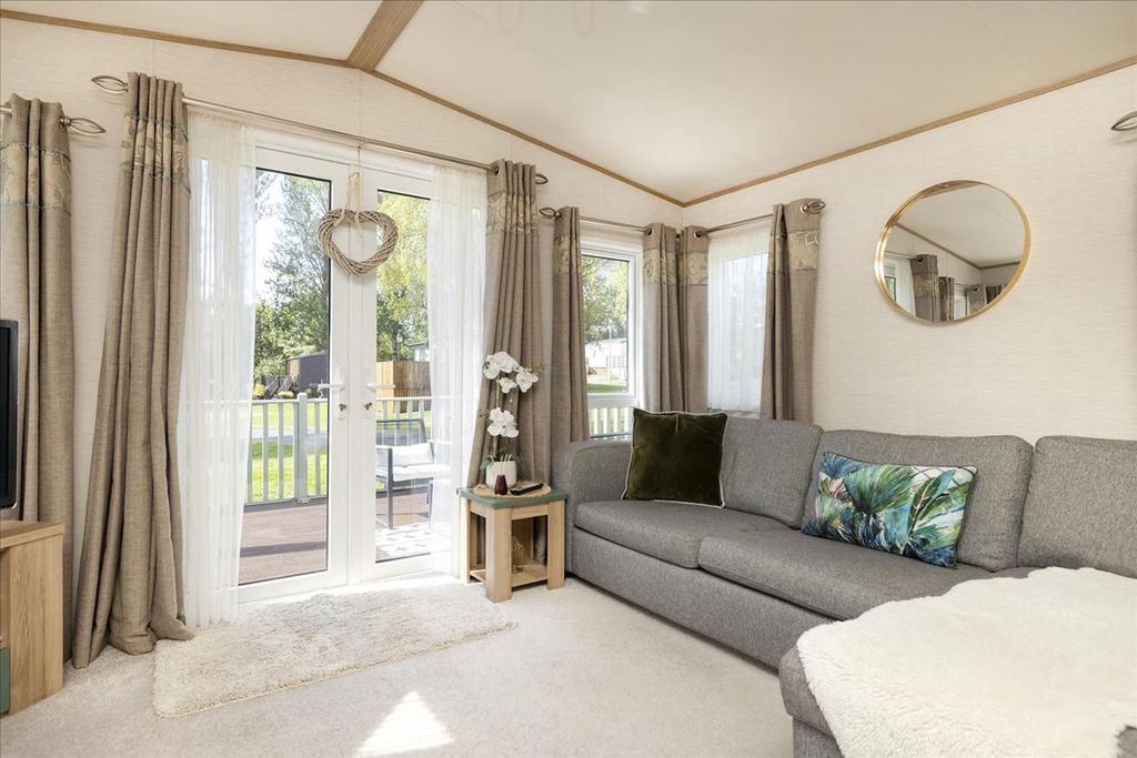 Property photo 3 of 32