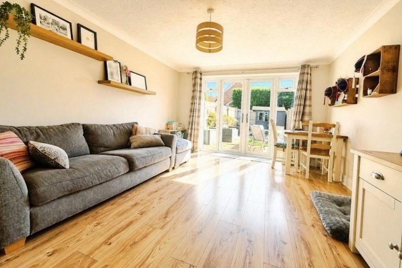 Property photo 2 of 11 Pbox-Img.Jpg